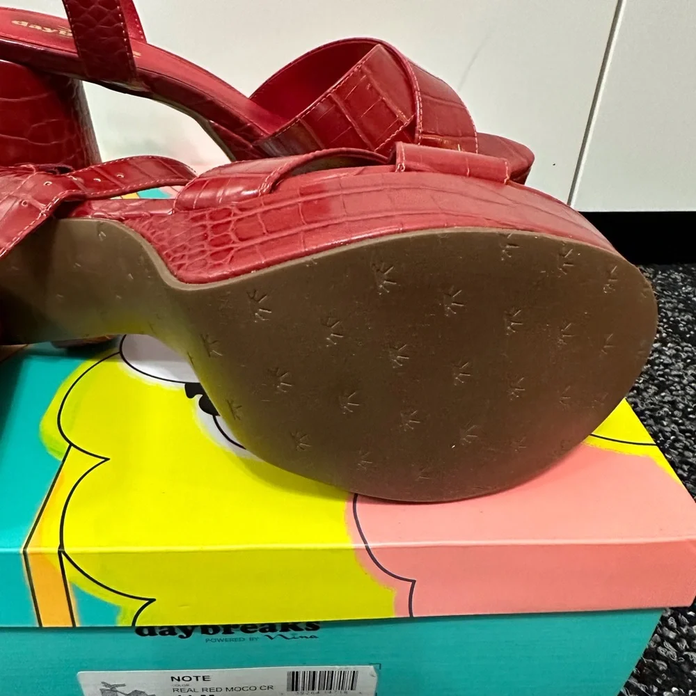 Nina Daybreaks Note Platform sandal in Red NWB size 11 - Picture 5 of 9